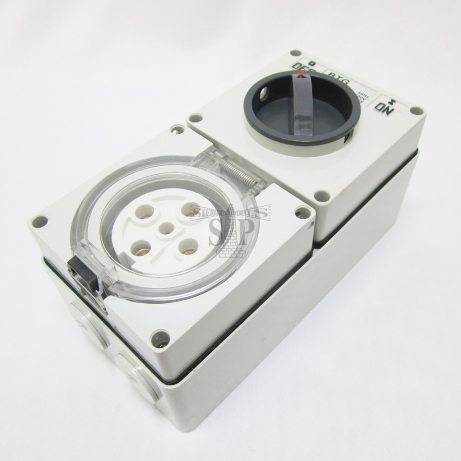 Btg 56cv532 32a 5 Pin Ip66 Weatherproof Switch Socket Surface Mounted Type